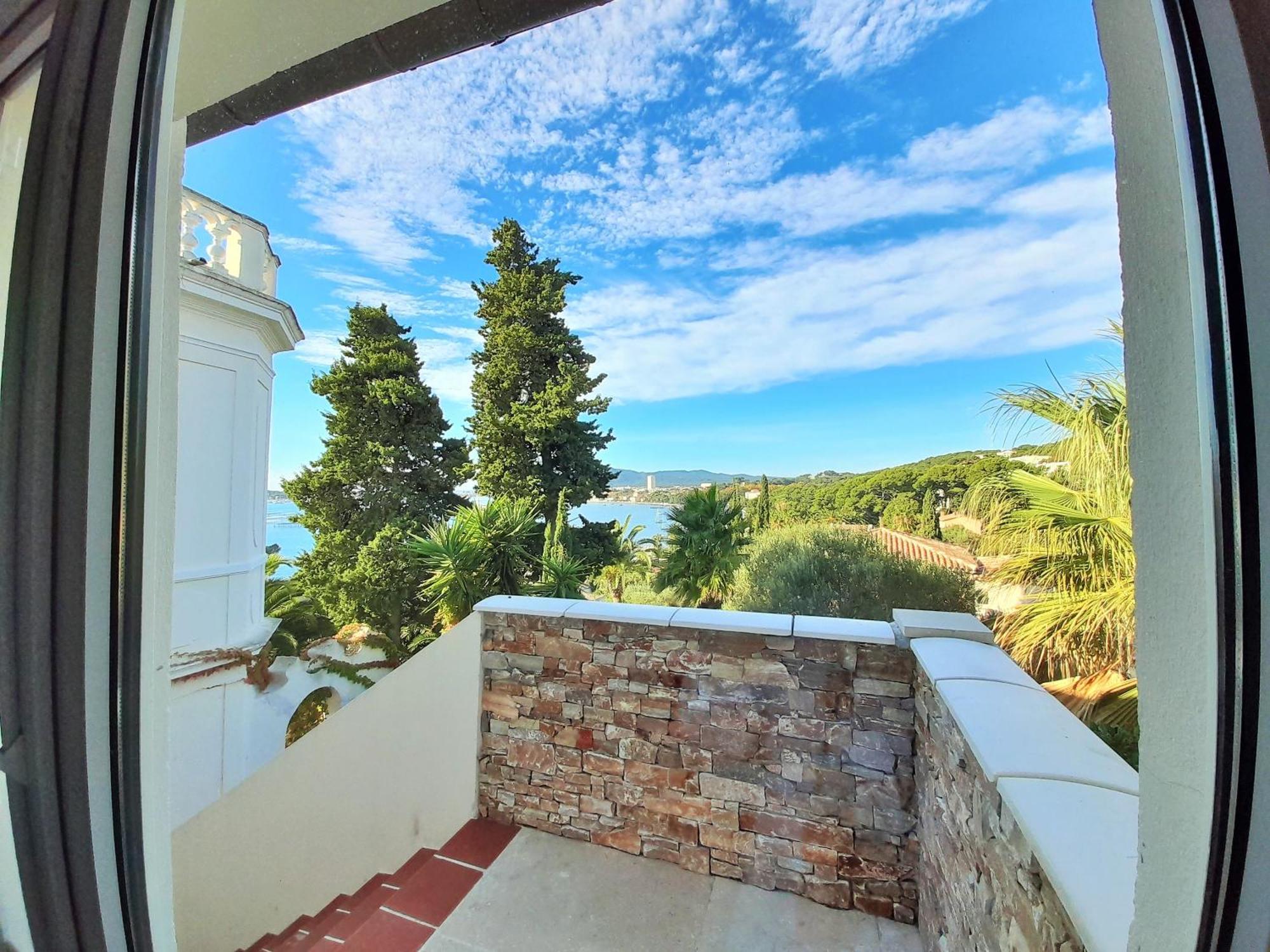 Villa-Chateau Les Terrasses - Tamaris, Plage Des Sablettes, Mer Au Bas De La Propriete ลาแซน-ซูร์-แมร์ ภายนอก รูปภาพ