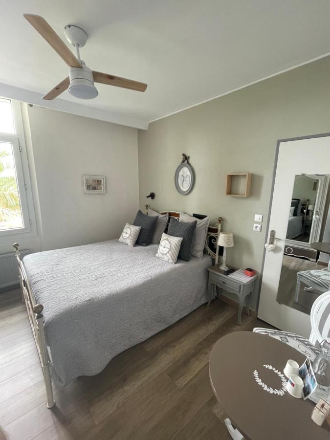 Villa-Chateau Les Terrasses - Tamaris, Plage Des Sablettes, Mer Au Bas De La Propriete ลาแซน-ซูร์-แมร์ ภายนอก รูปภาพ