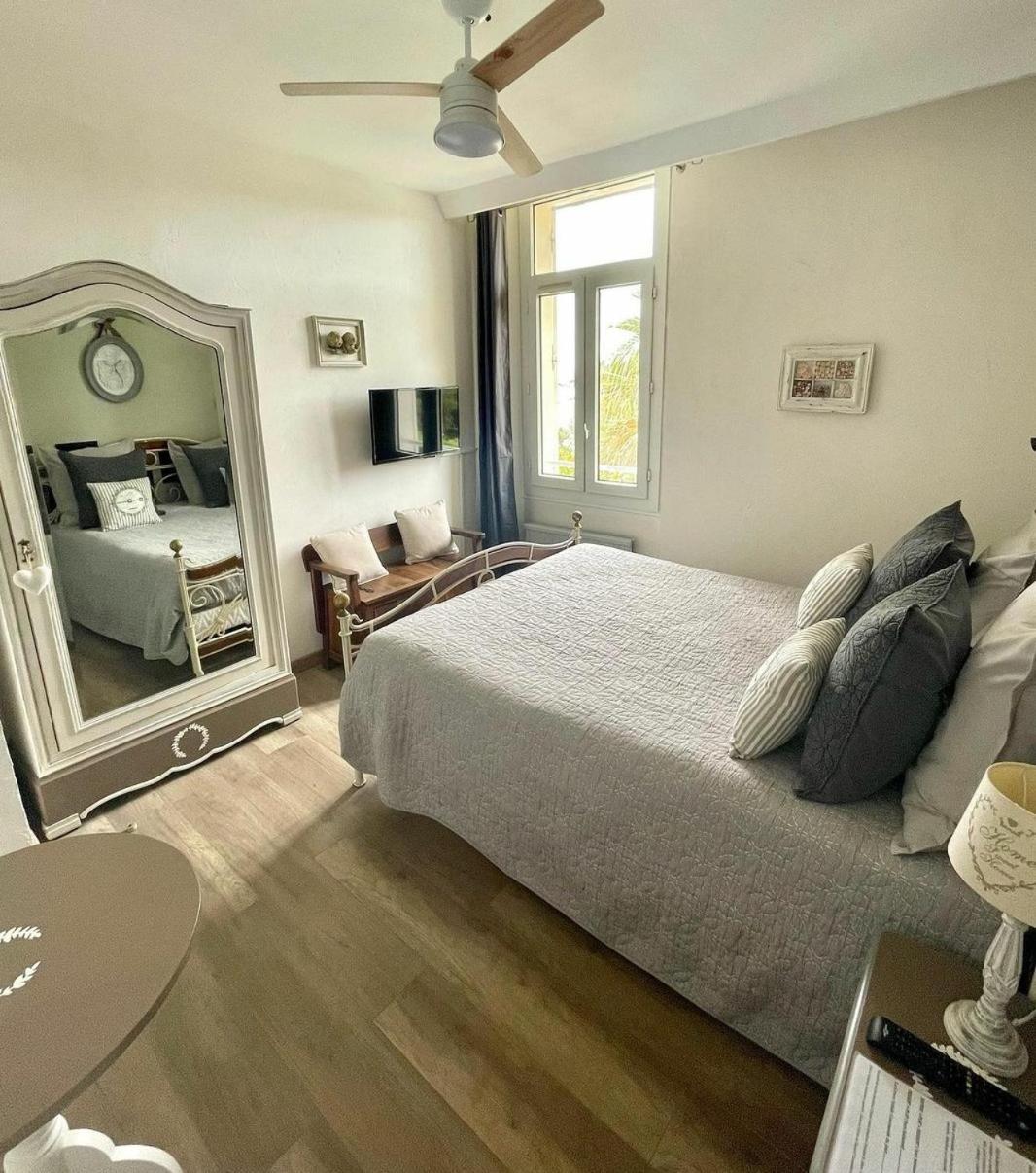 Villa-Chateau Les Terrasses - Tamaris, Plage Des Sablettes, Mer Au Bas De La Propriete ลาแซน-ซูร์-แมร์ ภายนอก รูปภาพ