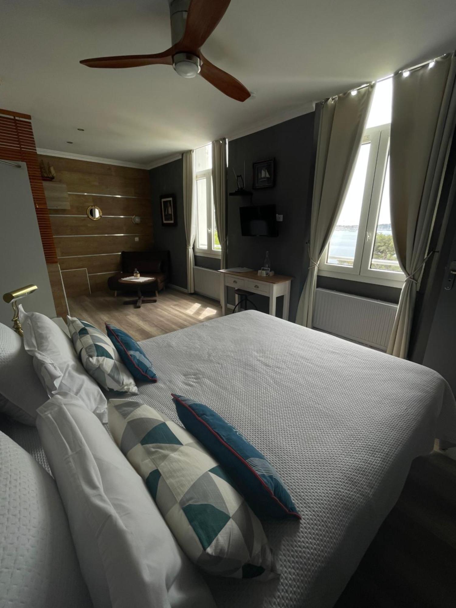 Villa-Chateau Les Terrasses - Tamaris, Plage Des Sablettes, Mer Au Bas De La Propriete ลาแซน-ซูร์-แมร์ ภายนอก รูปภาพ
